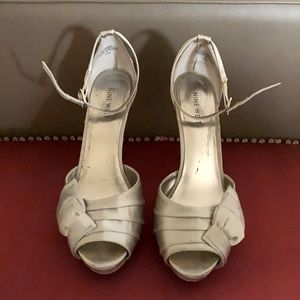 Woman Shoes: Platinum